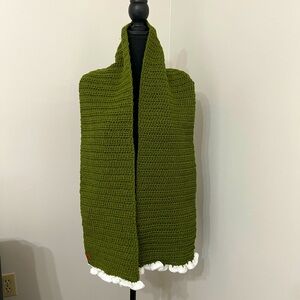 NWT KNANA KNOTS. Crochet scarf, forest green with white ruffle ends